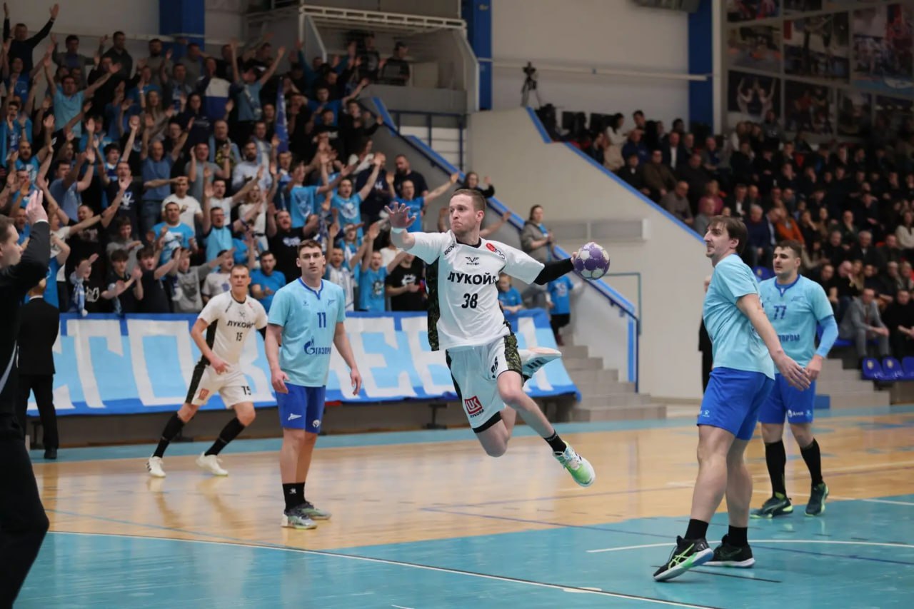 Встреча с чемпионом. В очередном матче чемпионата России в мужской суперлиге гандболисты ставропольского «Виктора» в Санкт-Петербурге мерились силами с действующими обладателями титула из «Зенита» Встреча с чемпионом. В очередном матче чемпионата России в мужской суперлиге гандболисты ставропольского «Виктора» в Санкт-Петербурге мерились силами с действующими обладателями титула из «Зенита»