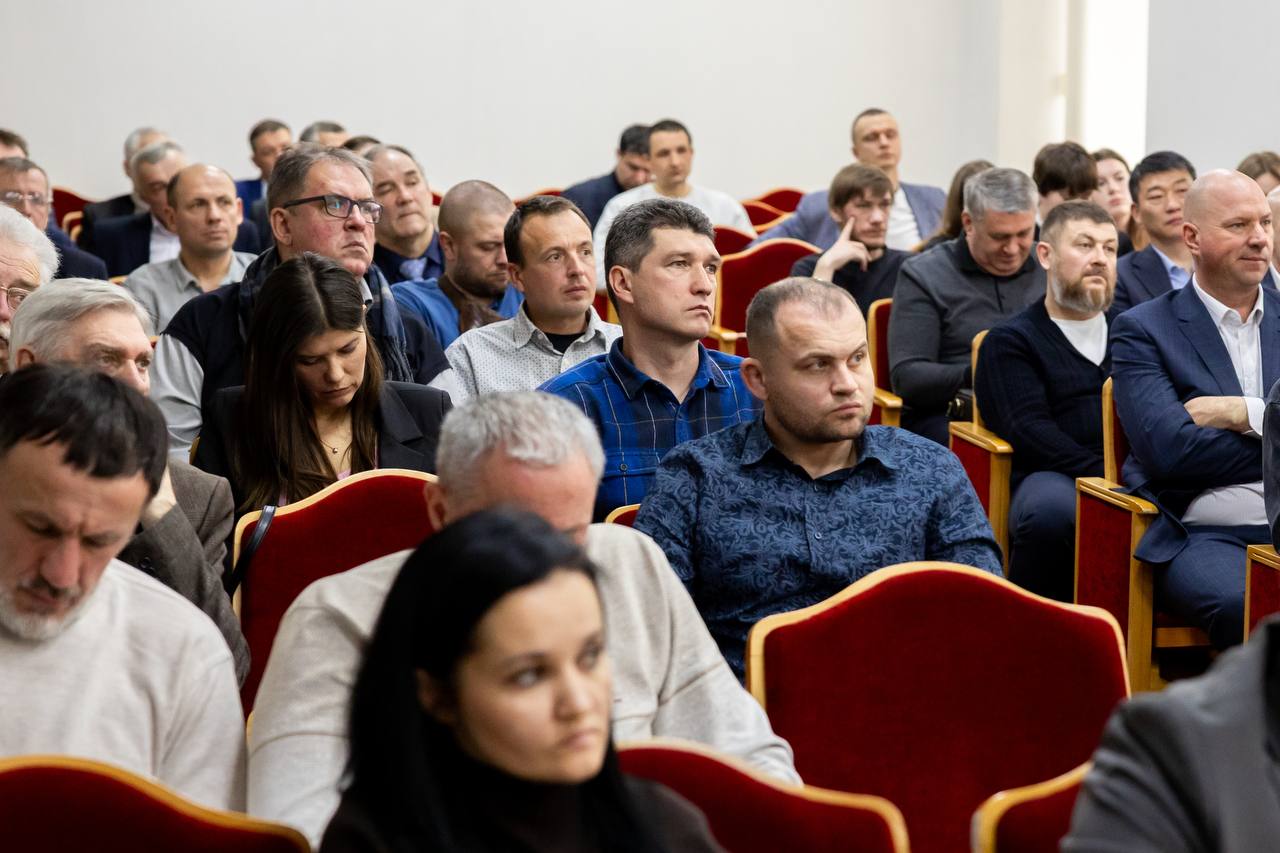 В Правительстве края состоялось заседание круглого стола с руководителями аккредитованных региональных спортивных федераций В Правительстве края состоялось заседание круглого стола с руководителями аккредитованных региональных спортивных федераций