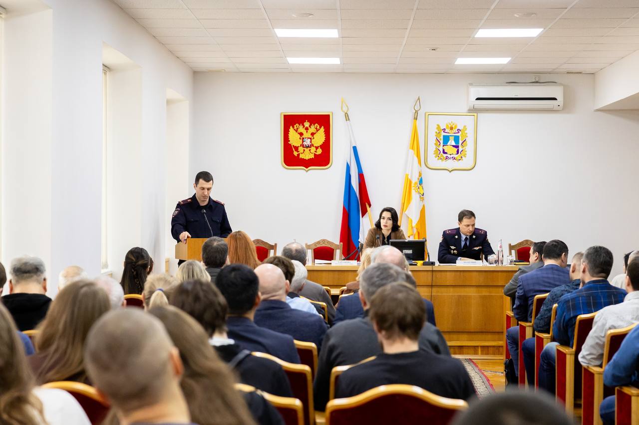 В Правительстве края состоялось заседание круглого стола с руководителями аккредитованных региональных спортивных федераций В Правительстве края состоялось заседание круглого стола с руководителями аккредитованных региональных спортивных федераций