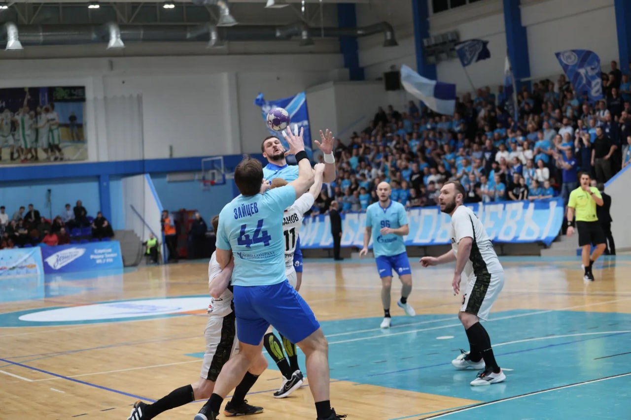 Встреча с чемпионом. В очередном матче чемпионата России в мужской суперлиге гандболисты ставропольского «Виктора» в Санкт-Петербурге мерились силами с действующими обладателями титула из «Зенита» Встреча с чемпионом. В очередном матче чемпионата России в мужской суперлиге гандболисты ставропольского «Виктора» в Санкт-Петербурге мерились силами с действующими обладателями титула из «Зенита»