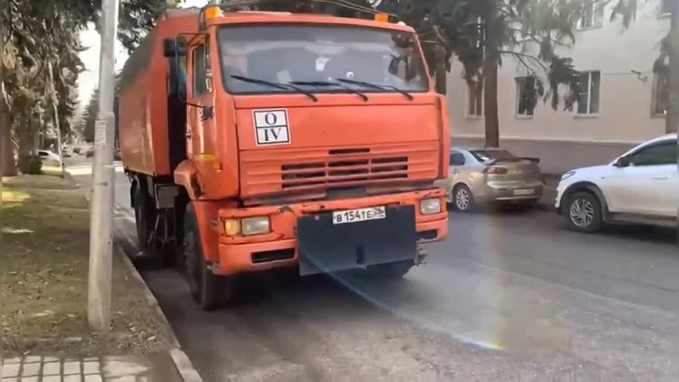 Дмитрий Ворошилов: Продолжаем уборку дорог после зимы