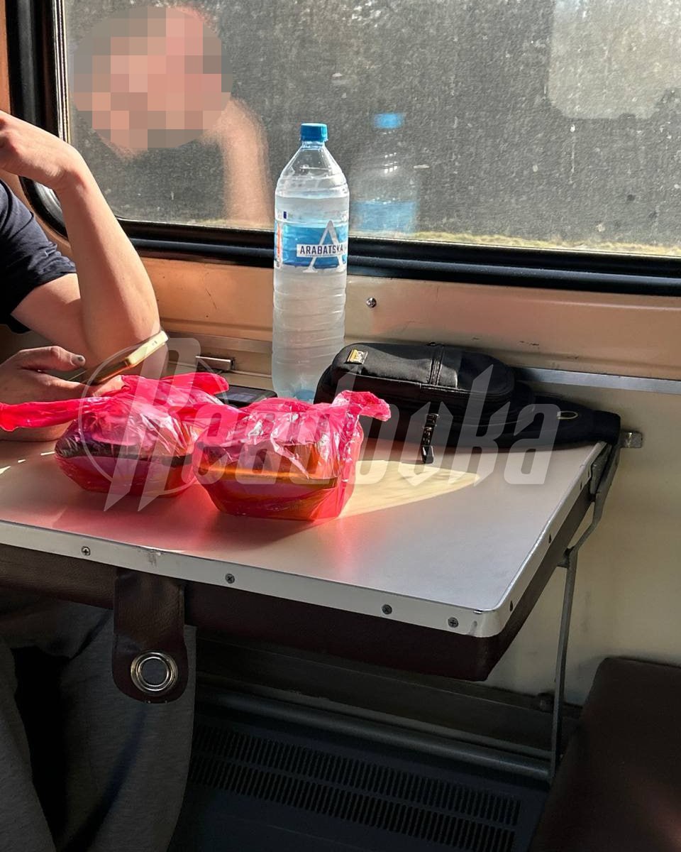 После ночной атаки ВСУ на Кубань поезда на юге России задерживаются до семи часов, а в очереди на Крымский мост собралось 700 авто