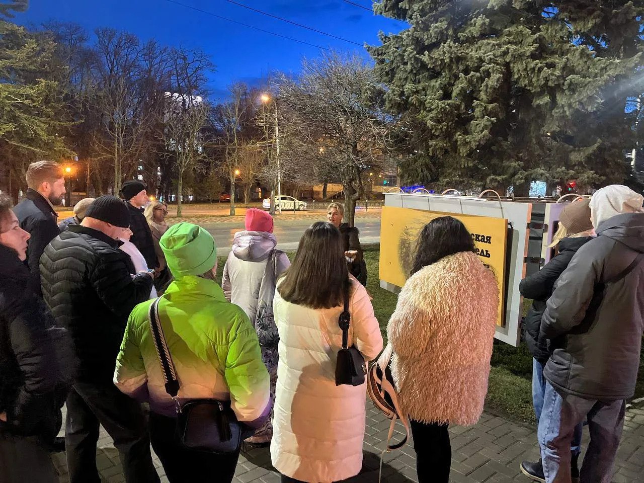 Жители и гости Ставрополя приняли участие в экскурсии «Свидание с городом», которая открыла романтическую сторону города — тихие улочки, уютные дворики и исторические уголки в вечернем освещении