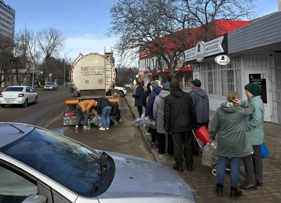 Дмитрий Ворошилов: В пос.Энергетик водовоз стоит в районе центральной остановки (ул.Подстанционная, 21)