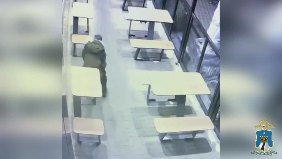 Полицейские Минеральных Вод устанавливают личность мужчины, запечатленного на видеозаписи