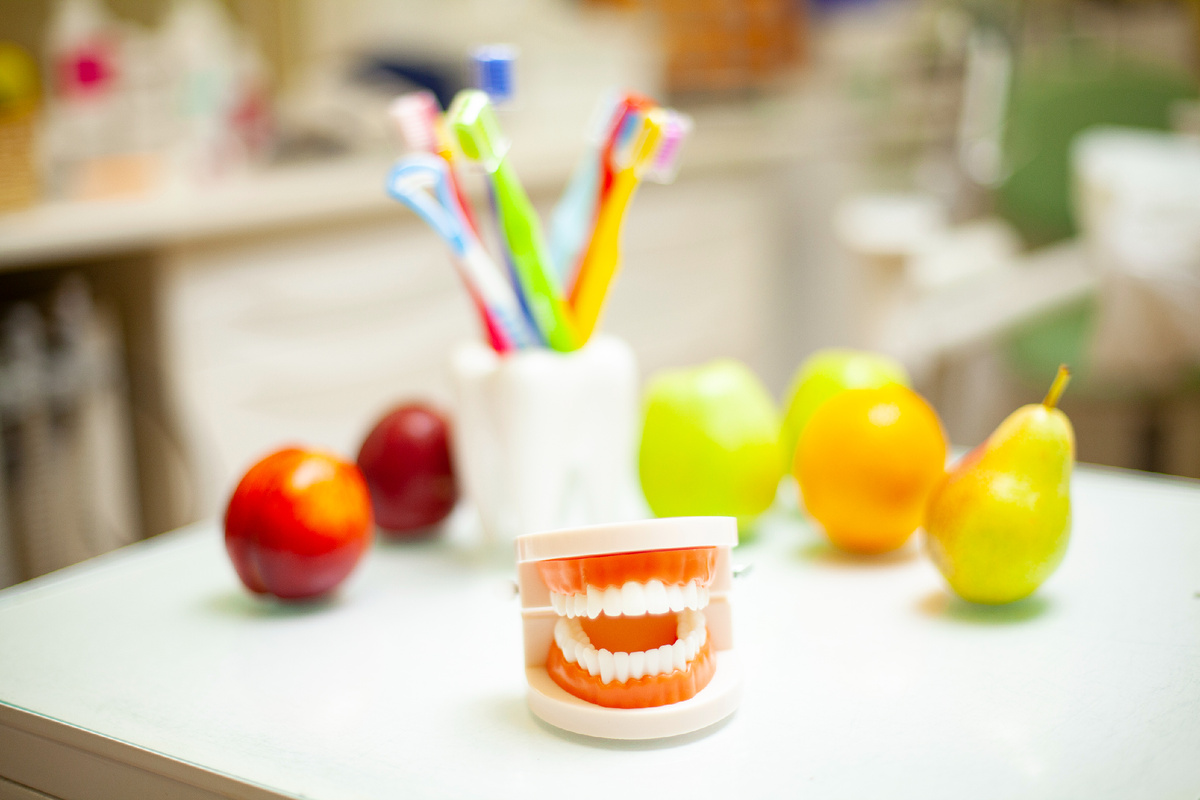 Завершение трапезы сыром или яблоком как простой шаг к здоровым зубам