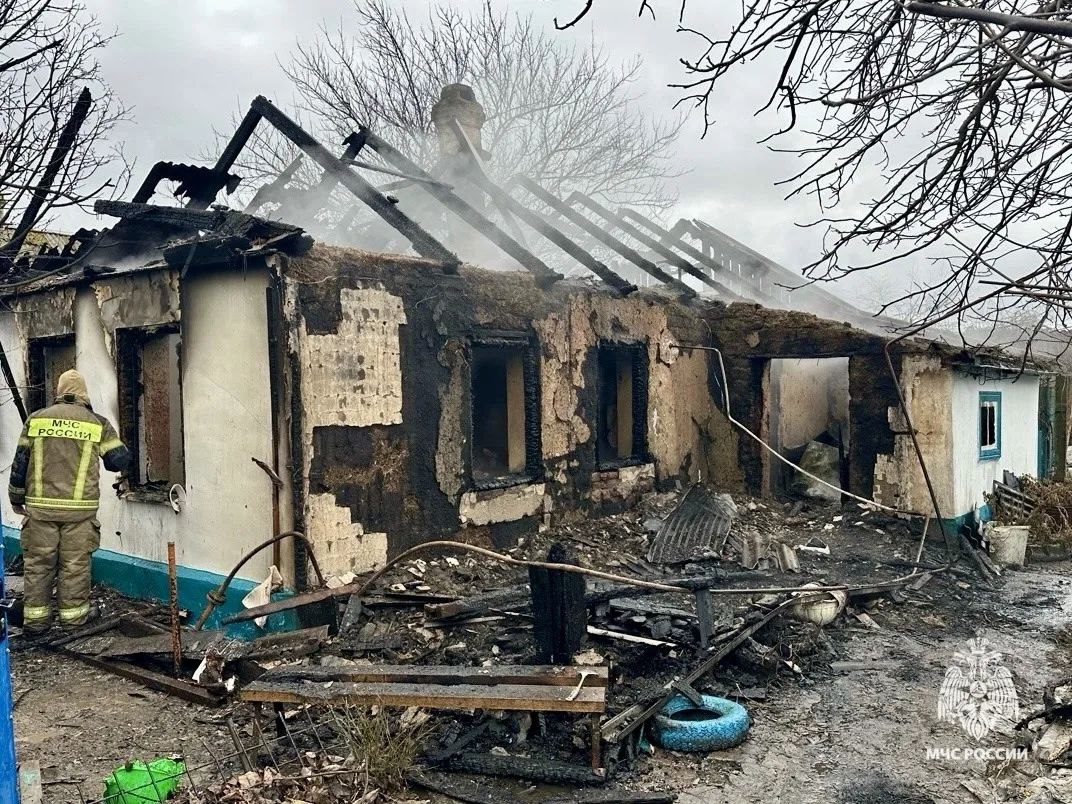 Настоящие герои не носят плащей – сосед спас пенсионерку из горящего дома в посёлке Коммунар Настоящие герои не носят плащей – сосед спас пенсионерку из горящего дома в посёлке Коммунар