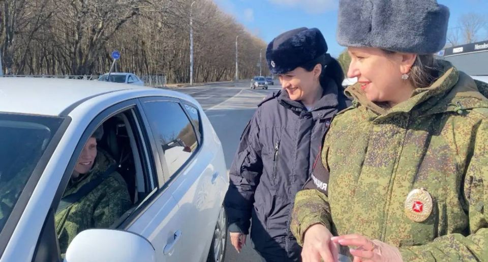 На Ставрополье автоинспекторы и военные провели патриотическую акцию «Рыцари дорог»