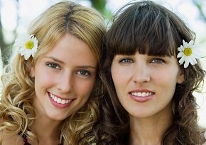 Как осветлить волосы дома: секреты и советы