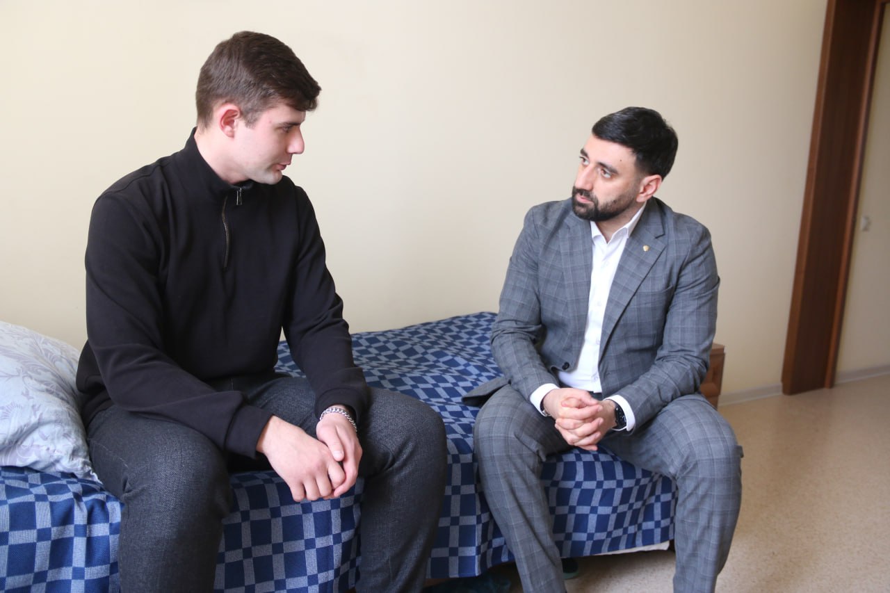 Председатель Общественного совета при краевом Главке навестил сотрудников органов внутренних дел в реабилитационном центре Председатель Общественного совета при краевом Главке навестил сотрудников органов внутренних дел в реабилитационном центре