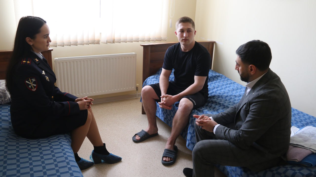 Председатель Общественного совета при краевом Главке навестил сотрудников органов внутренних дел в реабилитационном центре Председатель Общественного совета при краевом Главке навестил сотрудников органов внутренних дел в реабилитационном центре