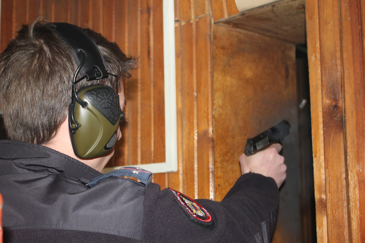 На Ставрополье в преддверии Дня защитника Отечества состоялись соревнования по стрельбе среди сотрудников краевого Главка На Ставрополье в преддверии Дня защитника Отечества состоялись соревнования по стрельбе среди сотрудников краевого Главка