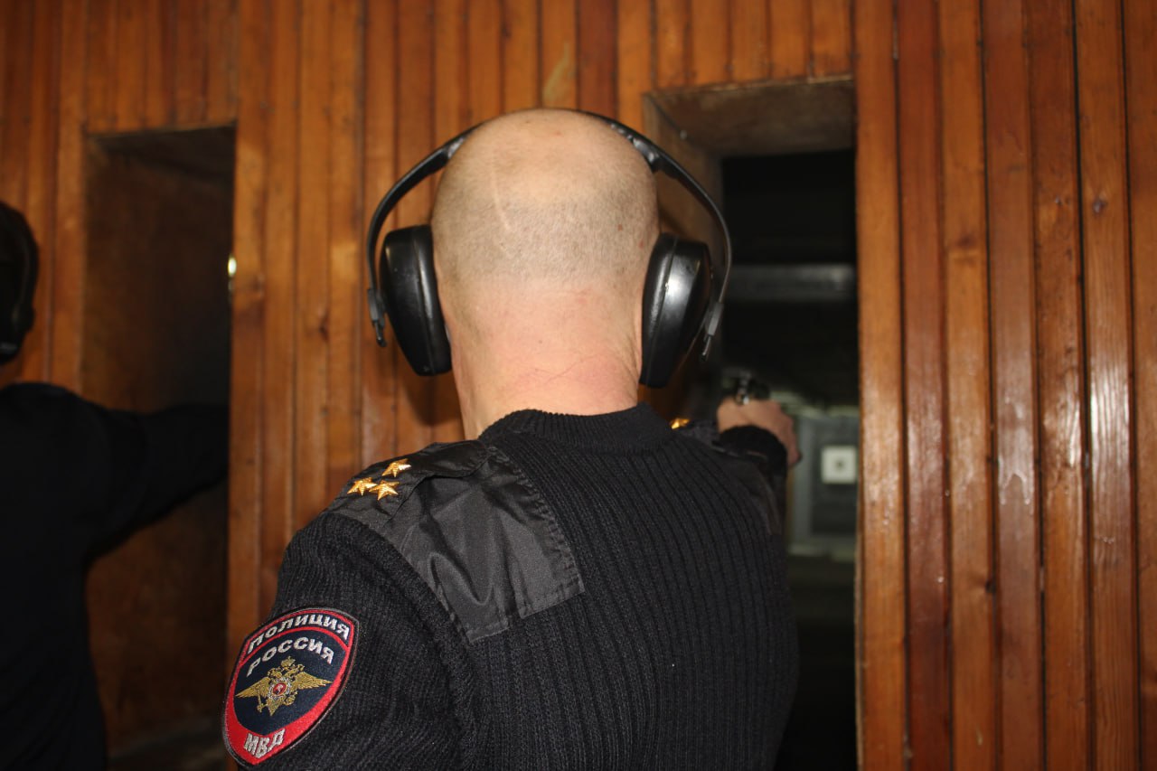 На Ставрополье в преддверии Дня защитника Отечества состоялись соревнования по стрельбе среди сотрудников краевого Главка На Ставрополье в преддверии Дня защитника Отечества состоялись соревнования по стрельбе среди сотрудников краевого Главка