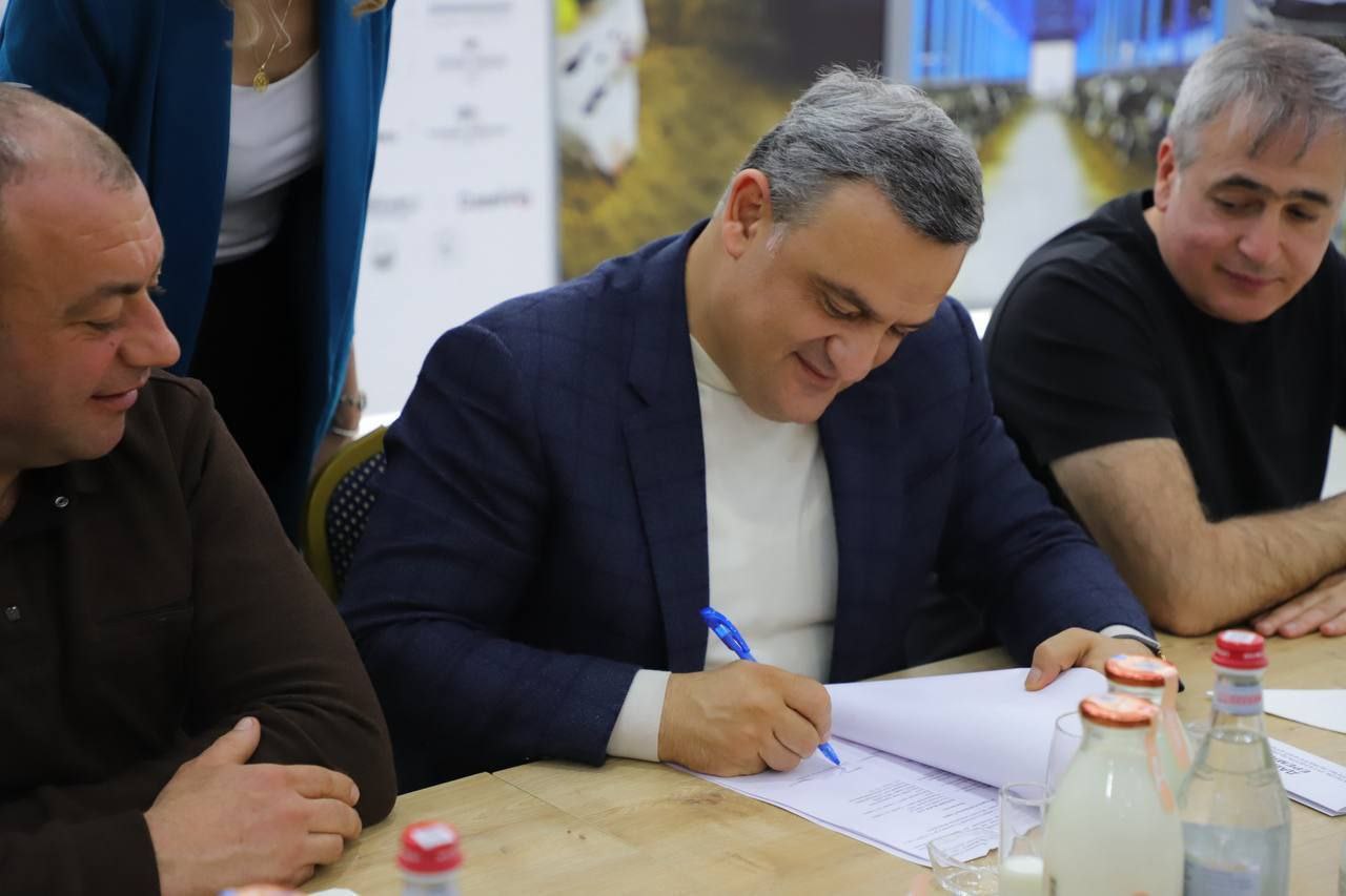 Нас объединяет многое. Нас объединяет главное! Делегация города Пятигорска прибыла в Республику Армения Нас объединяет многое. Нас объединяет главное! Делегация города Пятигорска прибыла в Республику Армения