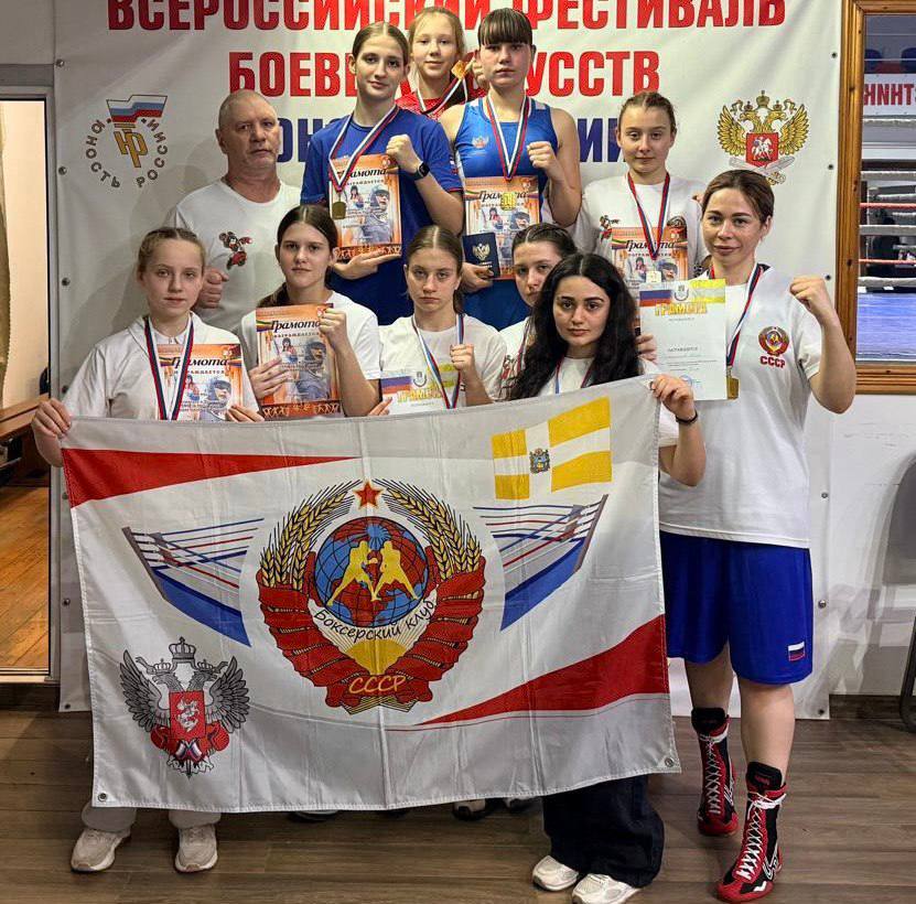 На суворовских рингах. Более 280 боксеров оспаривали в станице Суворовская Предгорного округа награды первенства Северо-Кавказского федерального округа среди юношей 15-16 лет, девушек 13-14 и 15-16 лет и юниорок 17-18 лет и...