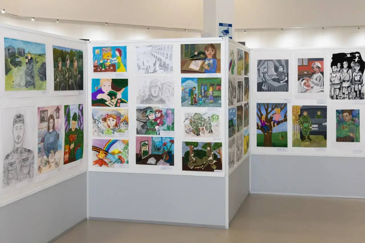 Председатель избирательной комиссии Ставропольского края Сергей Тарасов принял участие в награждении победителей краевого детского литературно-художественного конкурса «Помним ваш подвиг, гордимся Победой!», организованного... Председатель избирательной комиссии Ставропольского края Сергей Тарасов принял участие в награждении победителей краевого детского литературно-художественного конкурса «Помним ваш подвиг, гордимся Победой!», организованного...