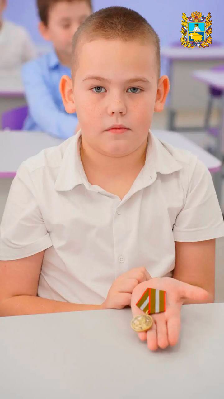 Четвероклассник из села Арзгир Семен Лабуренко уже несколько лет регулярно направляет гуманитарную помощь на передовую Четвероклассник из села Арзгир Семен Лабуренко уже несколько лет регулярно направляет гуманитарную помощь на передовую