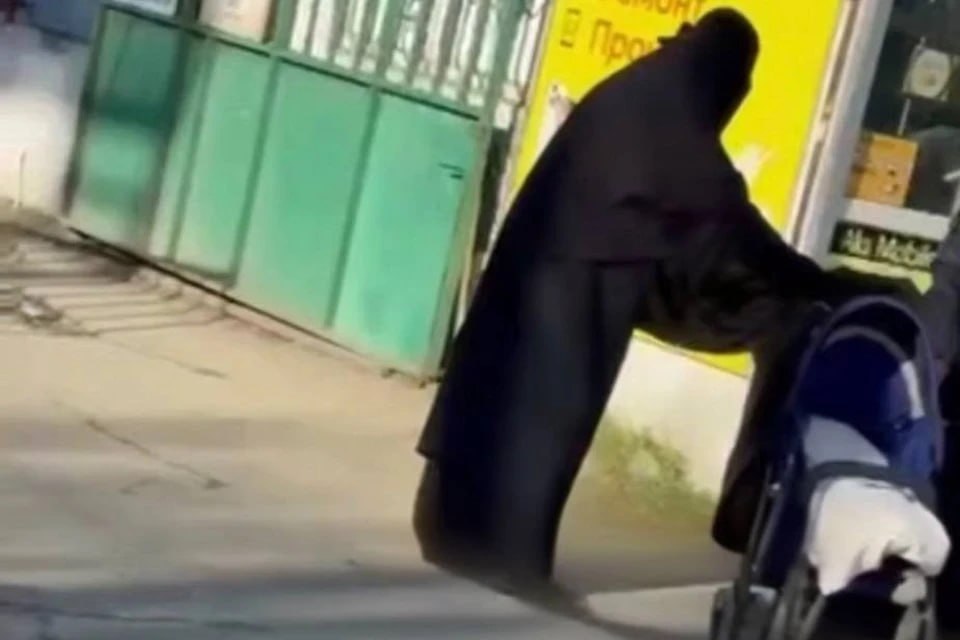 Мертвого ребенка нашли в коляске у женщины в Дербенте