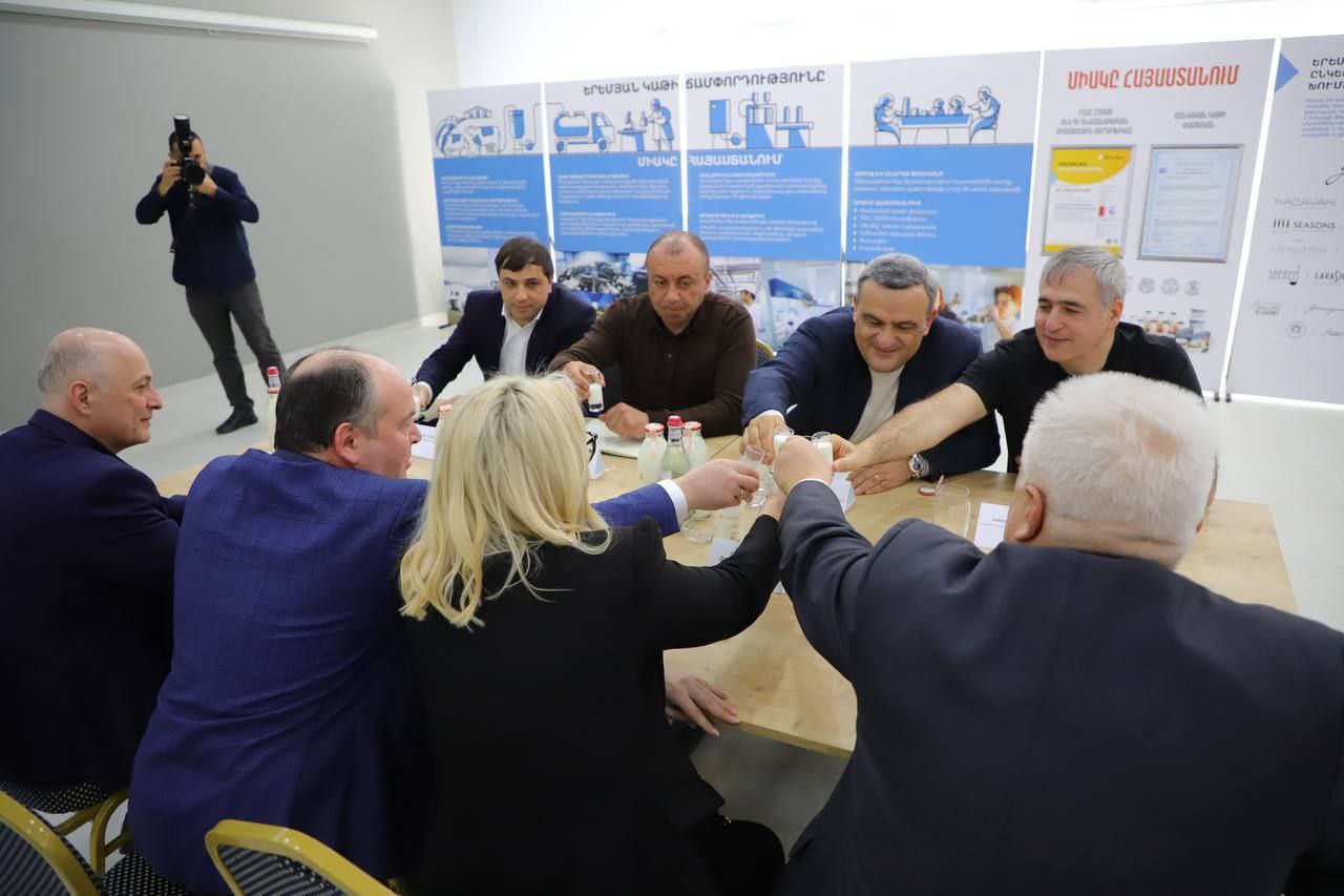 Нас объединяет многое. Нас объединяет главное! Делегация города Пятигорска прибыла в Республику Армения Нас объединяет многое. Нас объединяет главное! Делегация города Пятигорска прибыла в Республику Армения