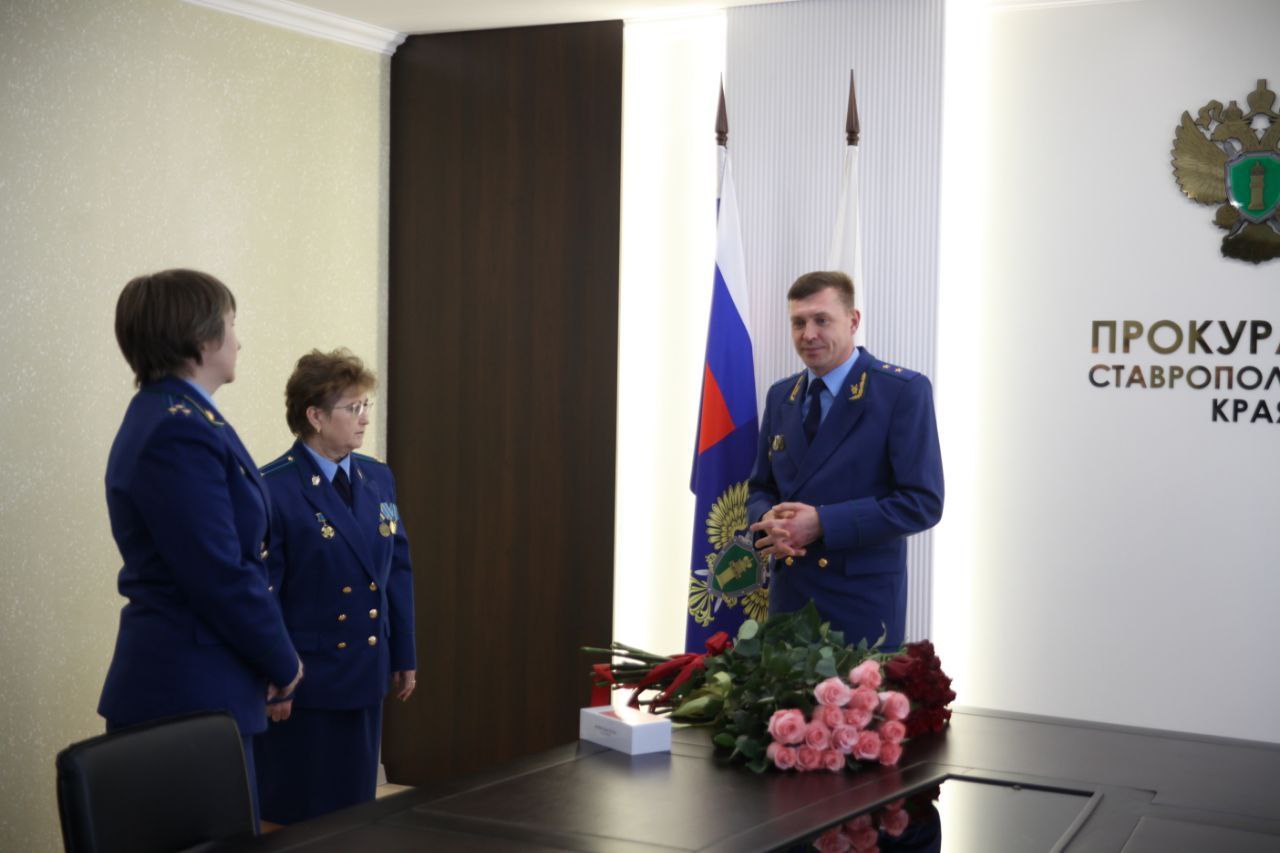 Под председательством Юрия Немкина состоялось торжественное мероприятие, посвященное выходу на заслуженную пенсию старшего прокурора отдела по обеспечению участия прокуроров в кассационной и надзорной стадиях уголовного...