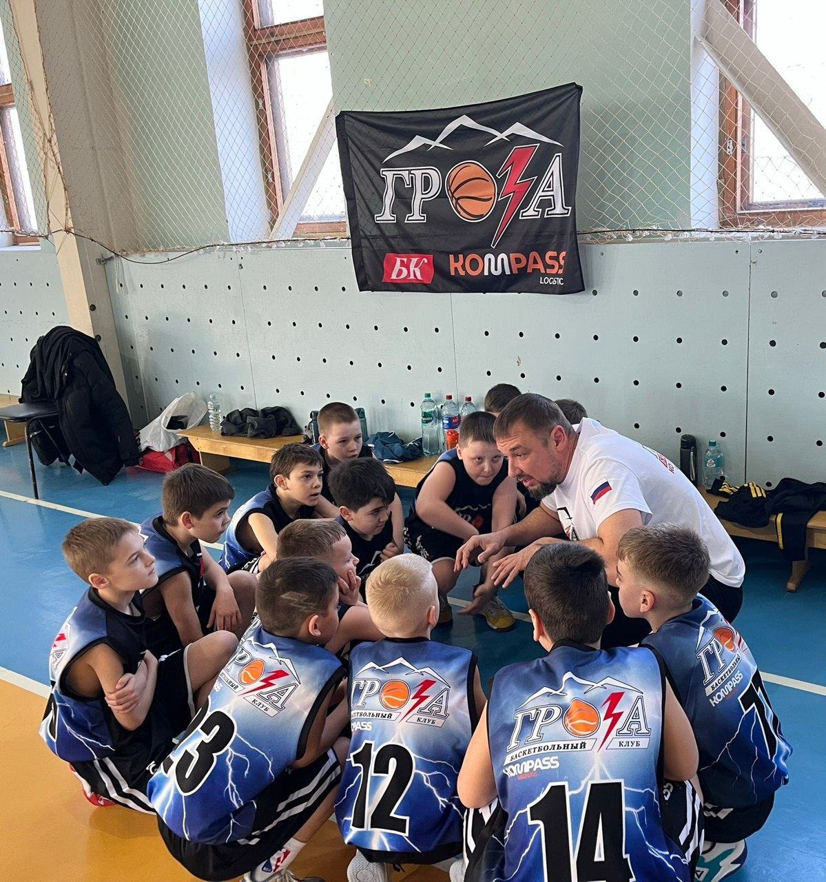 Баскетбольная команда «Гроза»-ученики «Спортивной школы по игровым видам спорта» г.Ессентуки, под руководством тренера Шевченко Евгения Александровича, приняли участие в межрегиональном открытом Турнире по баскетболу в честь... Баскетбольная команда «Гроза»-ученики «Спортивной школы по игровым видам спорта» г.Ессентуки, под руководством тренера Шевченко Евгения Александровича, приняли участие в межрегиональном открытом Турнире по баскетболу в честь...