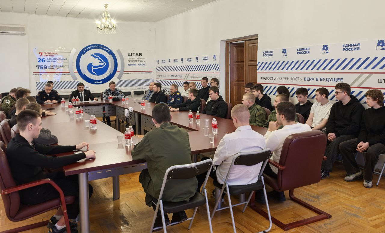 Круглый стол «Служение Отечеству» объединил ветеранов и школьников края в перспективах патриотического воспитания молодёжи Круглый стол «Служение Отечеству» объединил ветеранов и школьников края в перспективах патриотического воспитания молодёжи