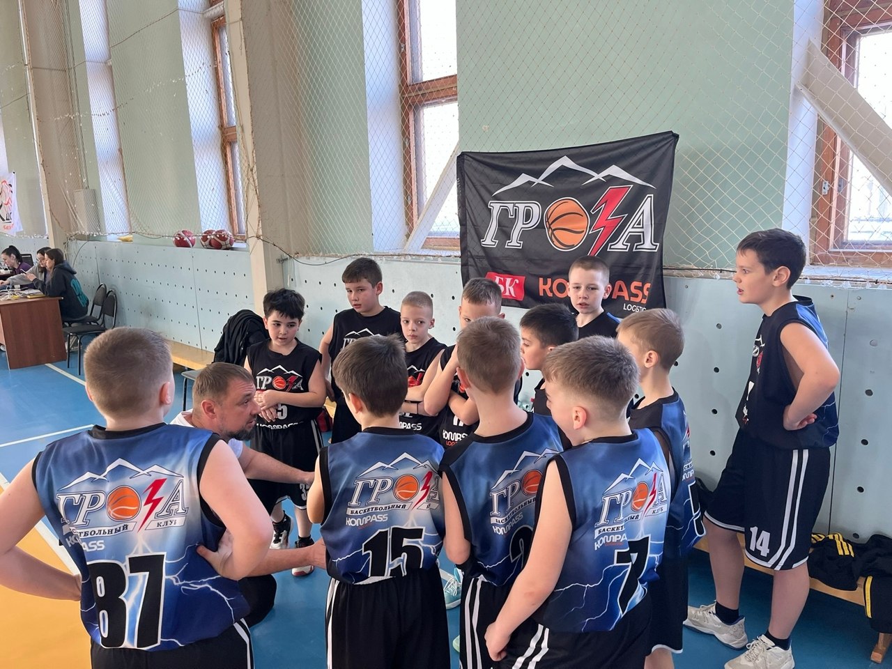 Баскетбольная команда «Гроза»-ученики «Спортивной школы по игровым видам спорта» г.Ессентуки, под руководством тренера Шевченко Евгения Александровича, приняли участие в межрегиональном открытом Турнире по баскетболу в честь... Баскетбольная команда «Гроза»-ученики «Спортивной школы по игровым видам спорта» г.Ессентуки, под руководством тренера Шевченко Евгения Александровича, приняли участие в межрегиональном открытом Турнире по баскетболу в честь...