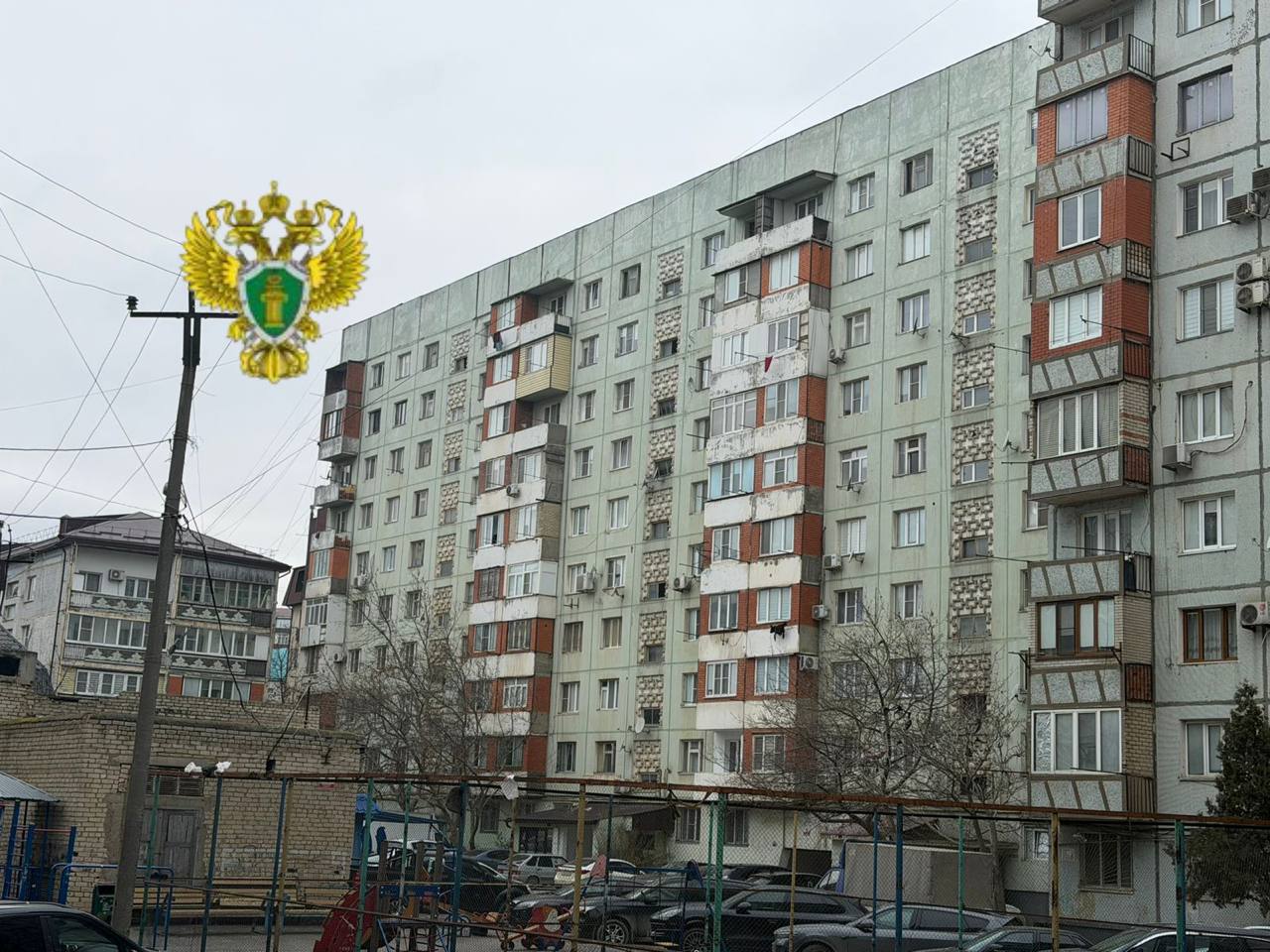 В Махачкале мальчик выпал из окна многоэтажки