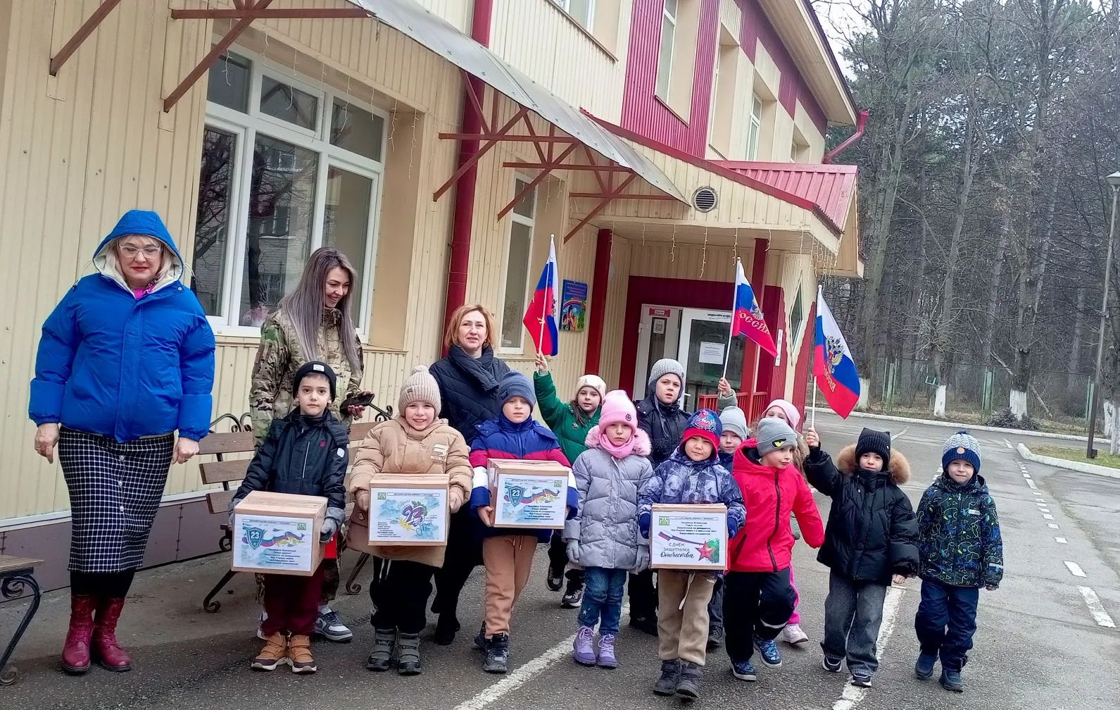 Дошколята детского сада №21 «Ёлочка» приняли участие в акции "ДАРЮ ТЕПЛО СОЛДАТУ" Дошколята детского сада №21 «Ёлочка» приняли участие в акции "ДАРЮ ТЕПЛО СОЛДАТУ"