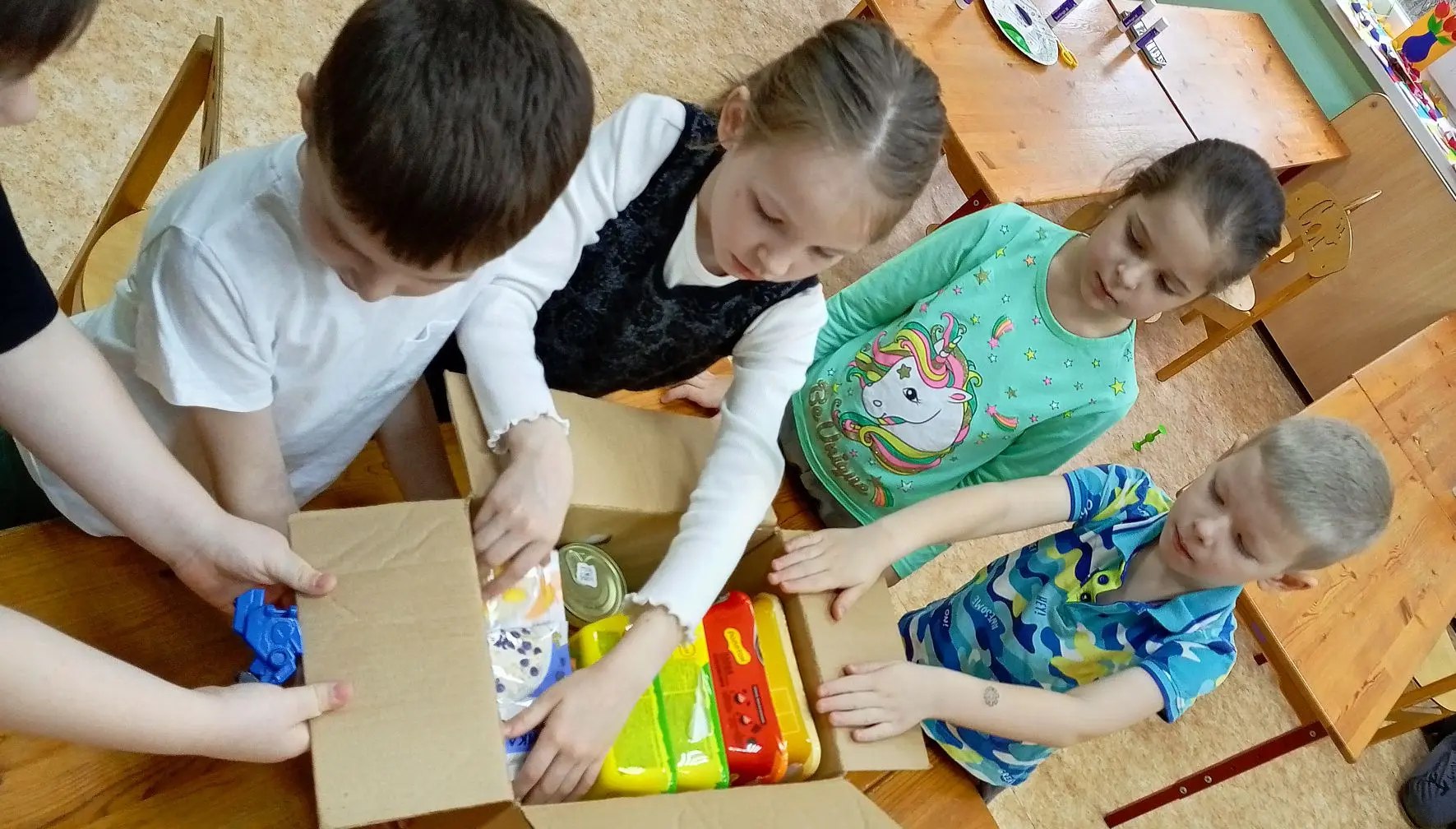 Дошколята детского сада №21 «Ёлочка» приняли участие в акции "ДАРЮ ТЕПЛО СОЛДАТУ" Дошколята детского сада №21 «Ёлочка» приняли участие в акции "ДАРЮ ТЕПЛО СОЛДАТУ"