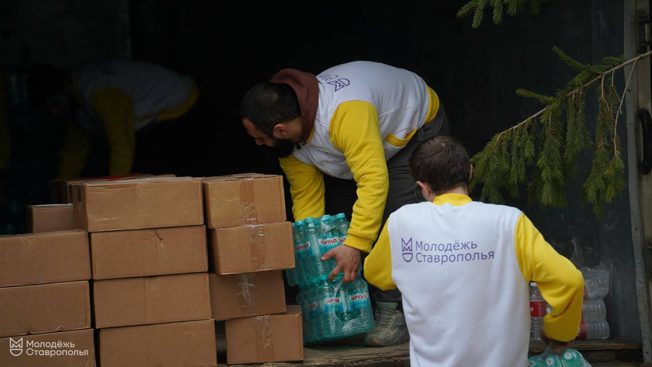 #депутатскаядеятельность. Александр Резников в преддверии Дня защитника Отчества при поддержке фонда «Жить с мечтой» вместе с волонтерами организовал отправку 7,5 тонн необходимого снаряжения и провизии бойцам 247-го... #депутатскаядеятельность. Александр Резников в преддверии Дня защитника Отчества при поддержке фонда «Жить с мечтой» вместе с волонтерами организовал отправку 7,5 тонн необходимого снаряжения и провизии бойцам 247-го...