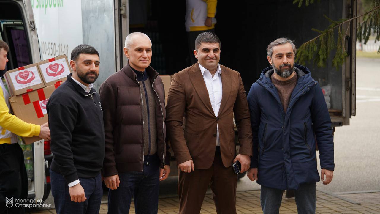 #депутатскаядеятельность. Александр Резников в преддверии Дня защитника Отчества при поддержке фонда «Жить с мечтой» вместе с волонтерами организовал отправку 7,5 тонн необходимого снаряжения и провизии бойцам 247-го...