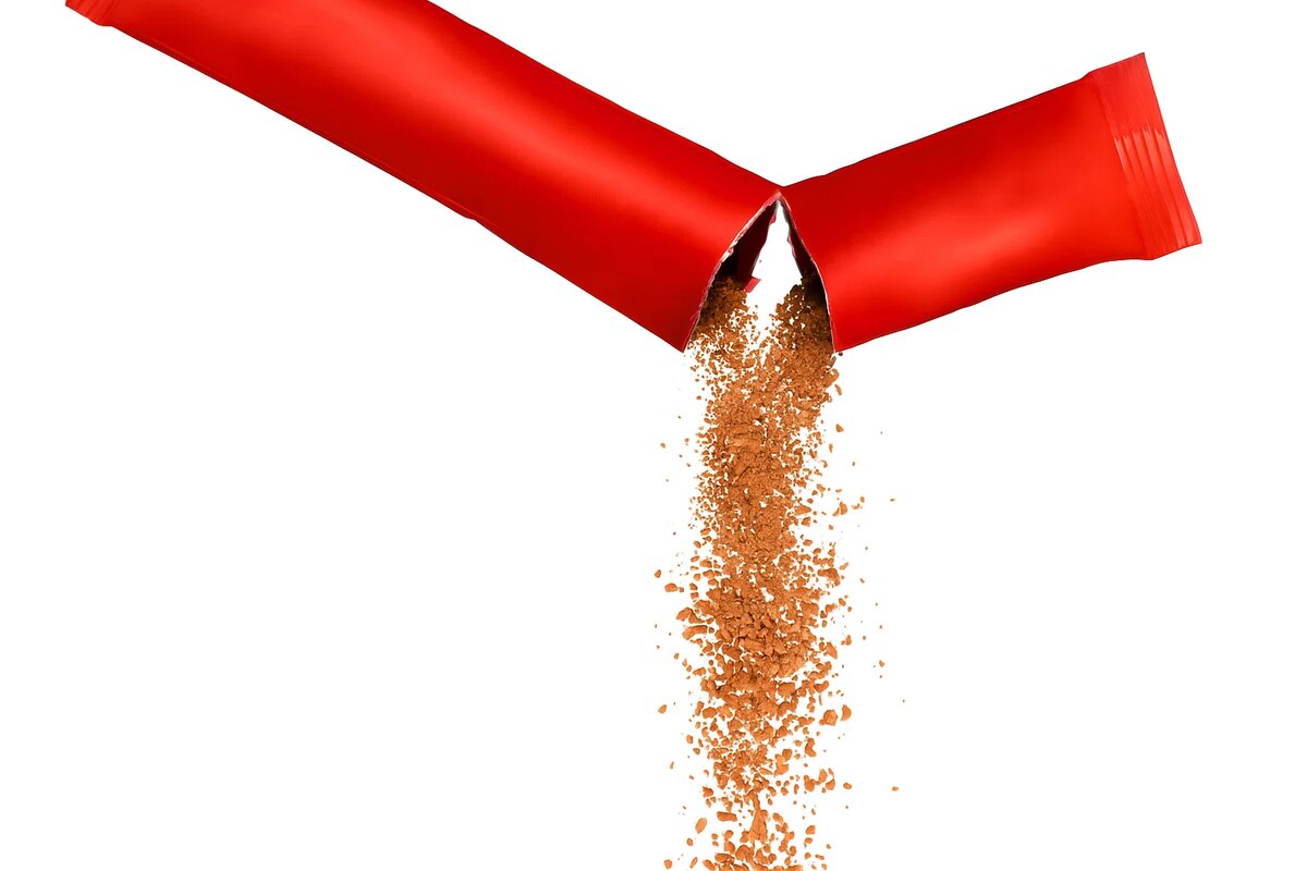 Растворимый кофе в пакетиках: удобно, но что скрыто внутри?