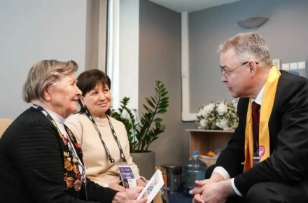 Губернатор Владимиров встретился с ветераном-блокадницей в Москве