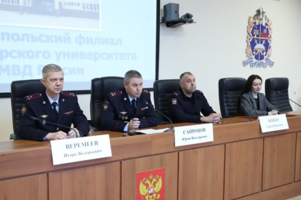 Сотрудники краевого Главка приняли участие в Дне открытых дверей Ставропольского филиала Краснодарского университета МВД России