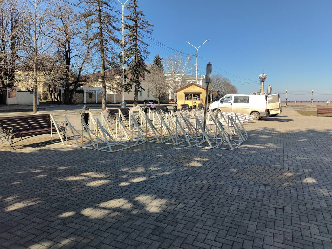 Зимний каток и световые фонтаны начали демонтировать в Ставрополе Зимний каток и световые фонтаны начали демонтировать в Ставрополе