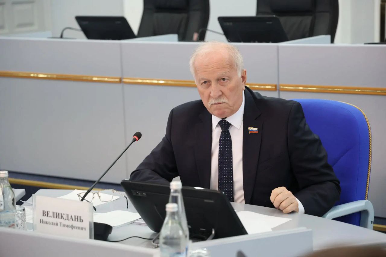 Николай Великдань провел рабочее совещание депутатов и сотрудников аппарата краевой Думы Николай Великдань провел рабочее совещание депутатов и сотрудников аппарата краевой Думы