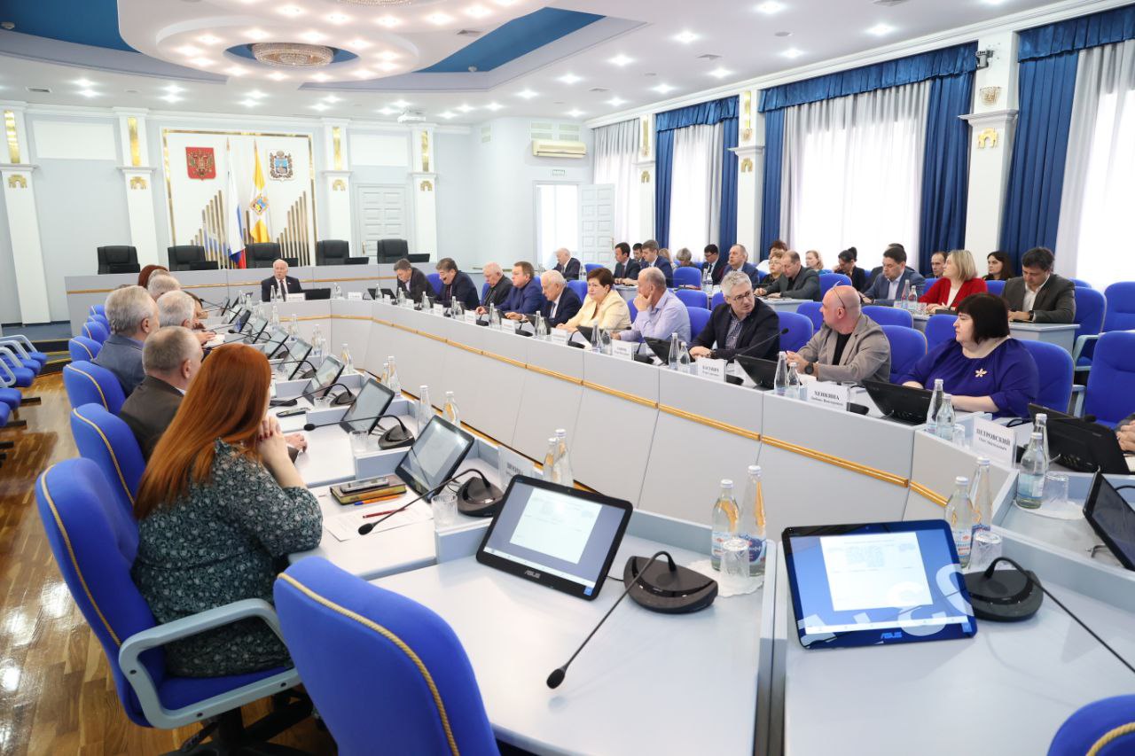 Николай Великдань провел рабочее совещание депутатов и сотрудников аппарата краевой Думы