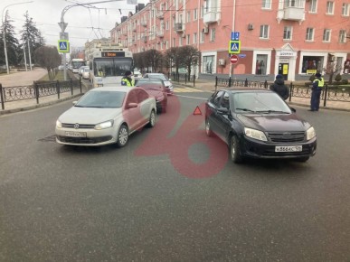 О ДТП на пересечении улиц Артёма и Дзержинского сообщают подписчики