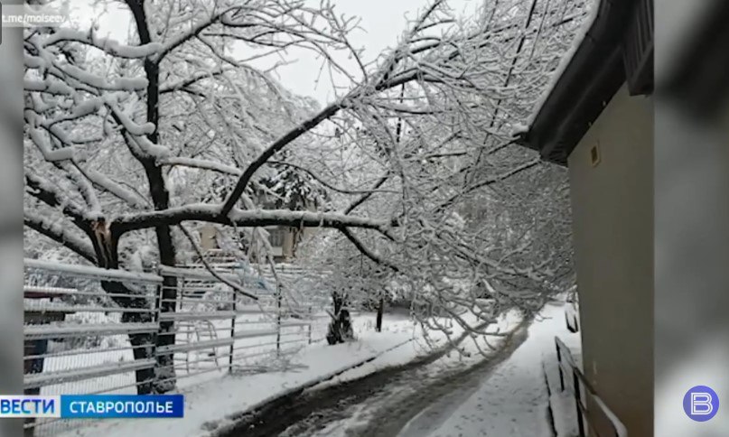 Последствия зимних осадков ликвидируют в Кисловодске