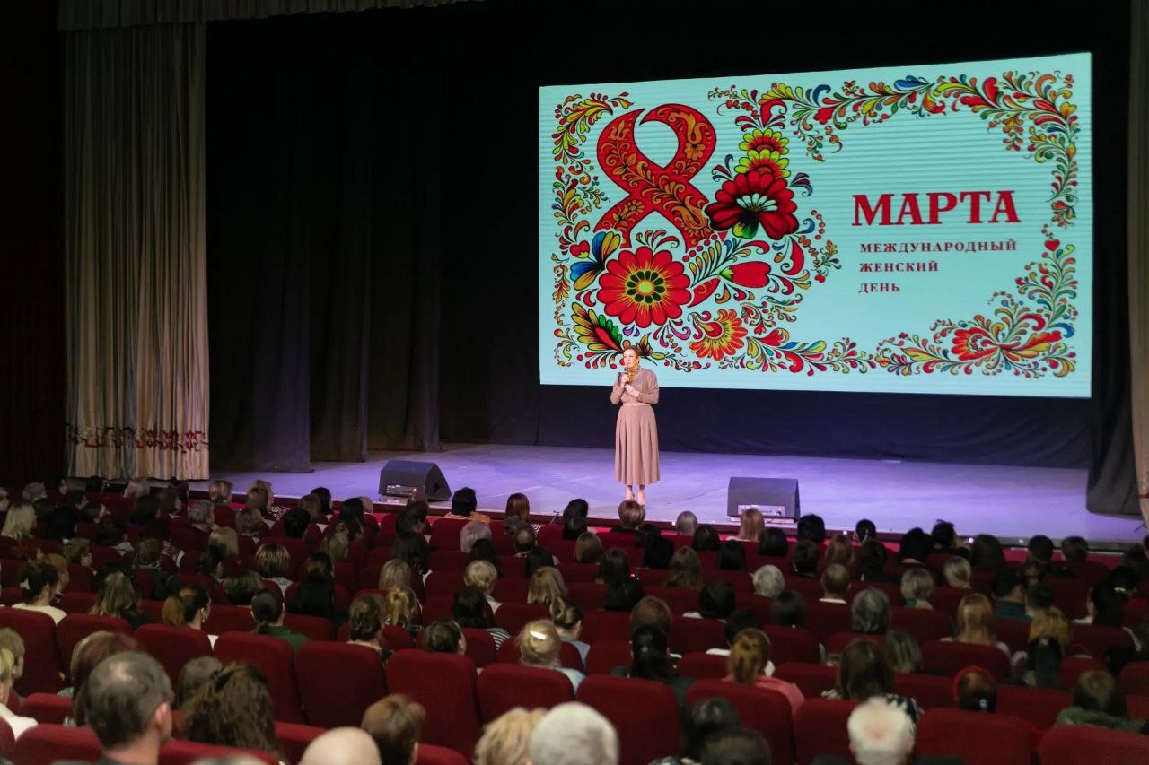 Творческие коллективы города поздравили пятигорчанок с 8 марта Творческие коллективы города поздравили пятигорчанок с 8 марта