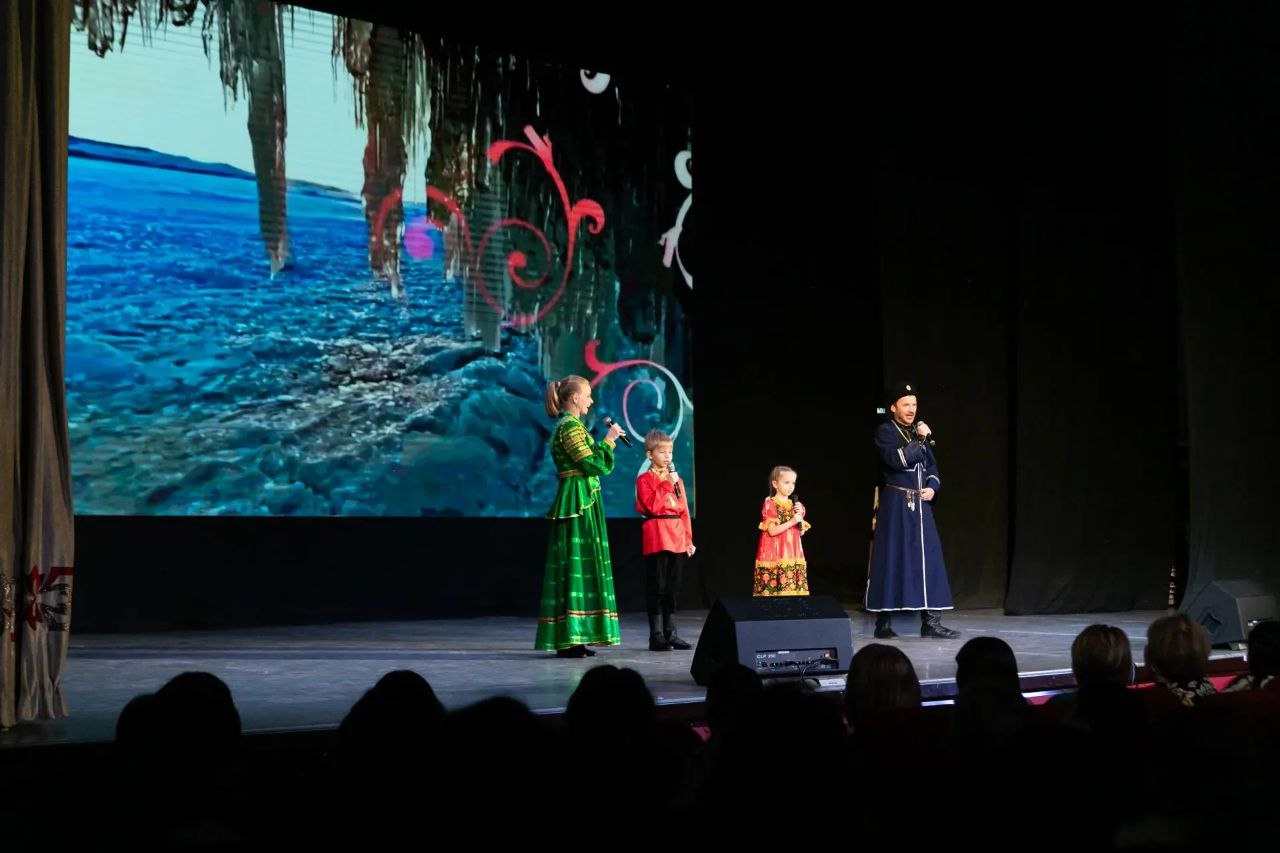 Творческие коллективы города поздравили пятигорчанок с 8 марта Творческие коллективы города поздравили пятигорчанок с 8 марта