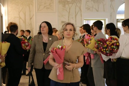 В преддверии 8 Марта глава Ставрополя Иван Ульянченко встретился с матерями и вдовами военнослужащих, погибших в ходе специальной военной операции