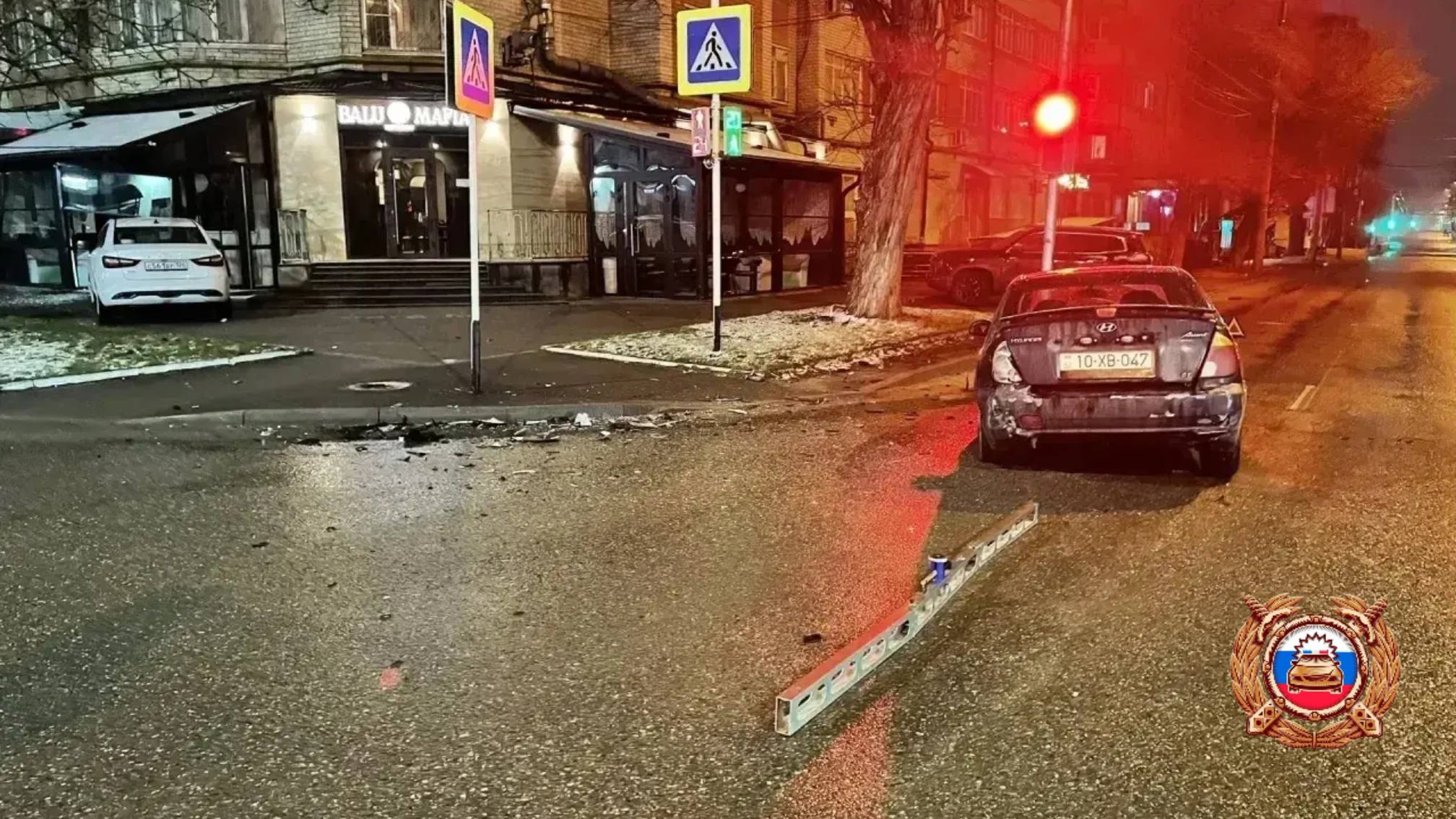 В Ставрополе нарушение очередности проезда перекрестка привело к столкновению двух легковых автомобилей