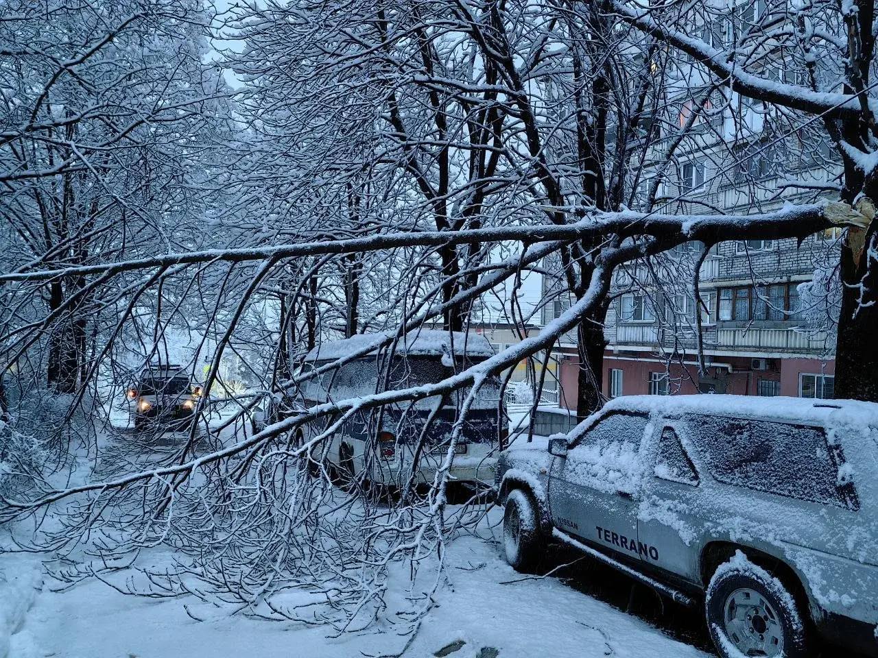 Непогода устроила настоящий хаос в Кисловодске Непогода устроила настоящий хаос в Кисловодске