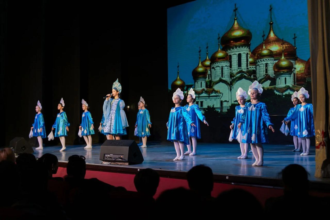 Творческие коллективы города поздравили пятигорчанок с 8 марта Творческие коллективы города поздравили пятигорчанок с 8 марта