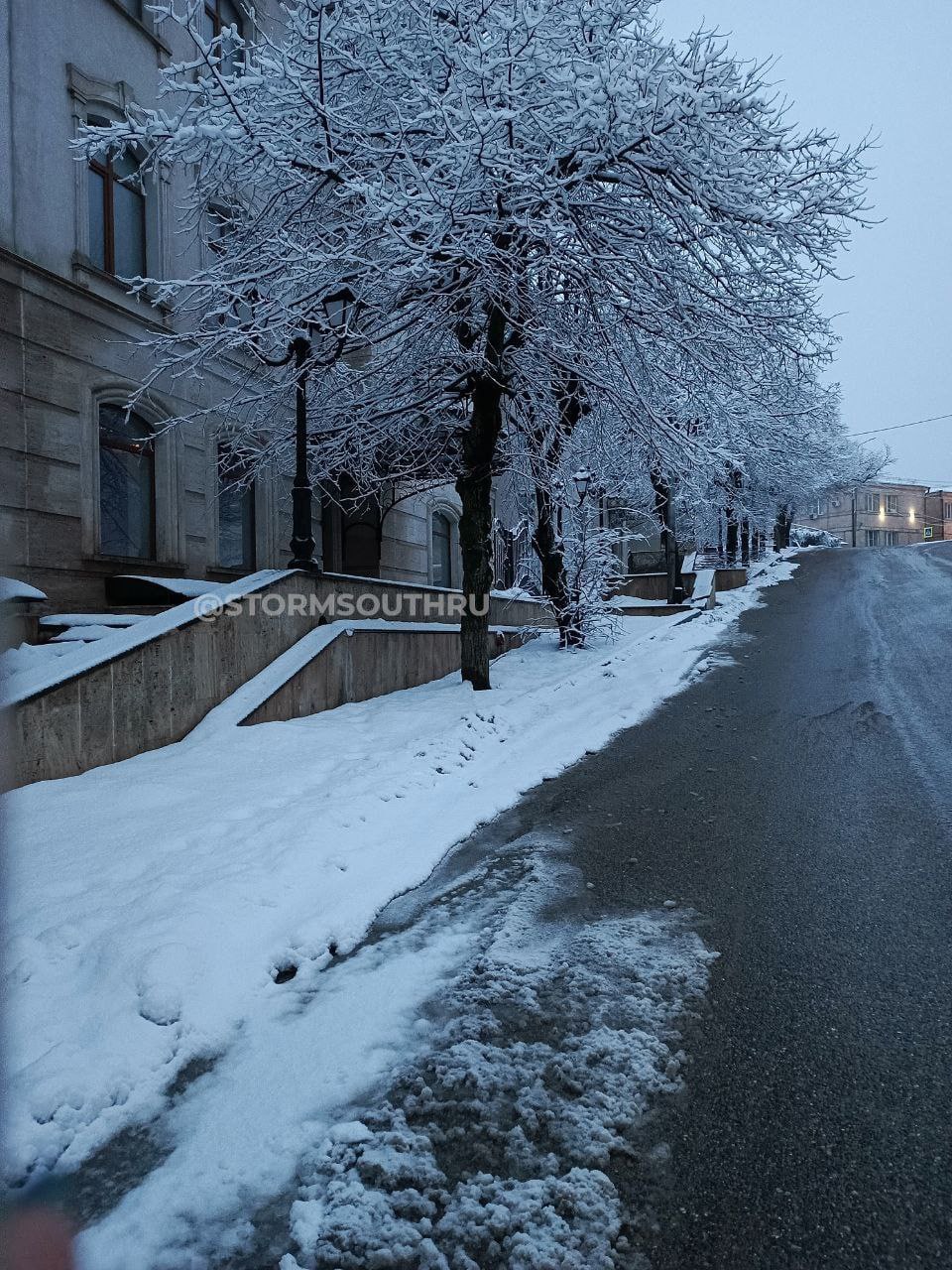 Посмотрите, как КМВ этой ночью засыпало Посмотрите, как КМВ этой ночью засыпало
