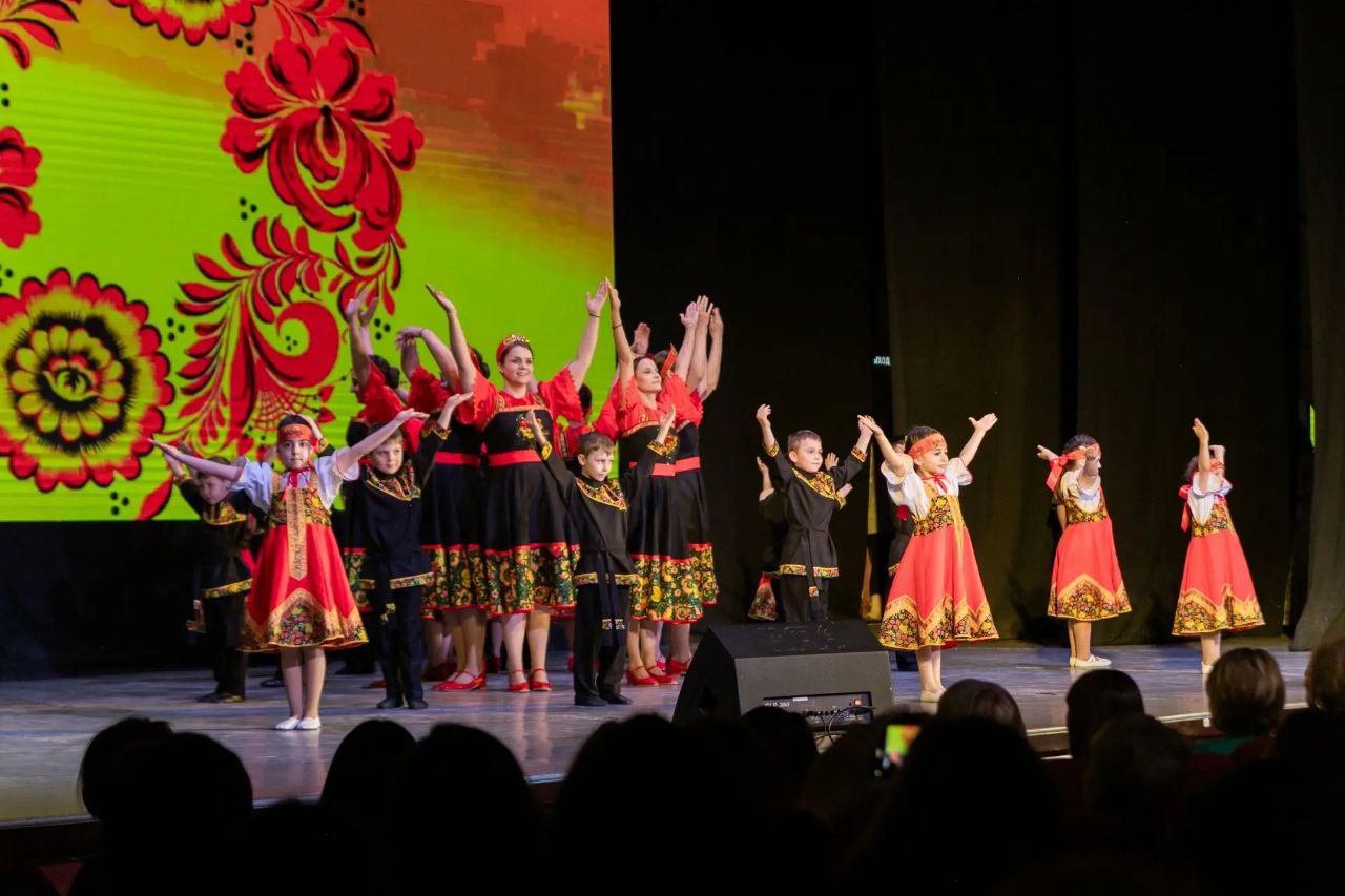 Творческие коллективы города поздравили пятигорчанок с 8 марта Творческие коллективы города поздравили пятигорчанок с 8 марта