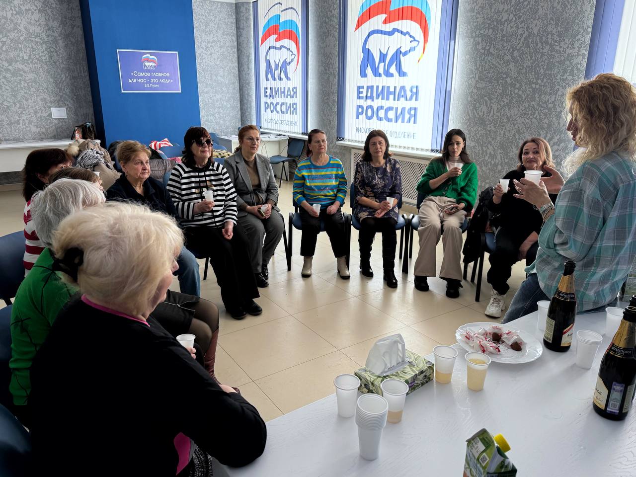 В светлый радостный Праздник 8 Марта мужчины коллектива фонда ‘’КислоVодск Zа Наших’' в тёплой дружеской обстановке поздравили самых прекрасных, самых обаятельных и трудолюбивых волонтёров В светлый радостный Праздник 8 Марта мужчины коллектива фонда ‘’КислоVодск Zа Наших’' в тёплой дружеской обстановке поздравили самых прекрасных, самых обаятельных и трудолюбивых волонтёров