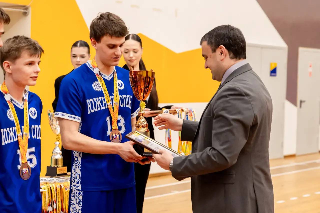 В Северо-Кавказском федеральном университете состоялась торжественная церемония награждения победителей и призёров краевого этапа всероссийских соревнований по футзалу среди команд образовательных организаций — «Футзал — в... В Северо-Кавказском федеральном университете состоялась торжественная церемония награждения победителей и призёров краевого этапа всероссийских соревнований по футзалу среди команд образовательных организаций — «Футзал — в...